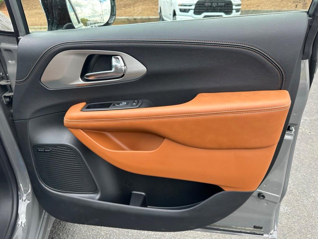new 2025 Chrysler Pacifica car, priced at $53,999