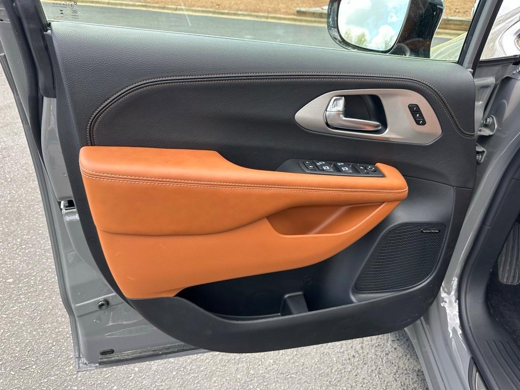 new 2025 Chrysler Pacifica car, priced at $53,999