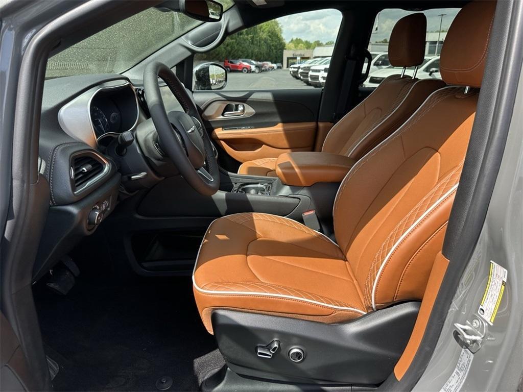 new 2025 Chrysler Pacifica car, priced at $57,499