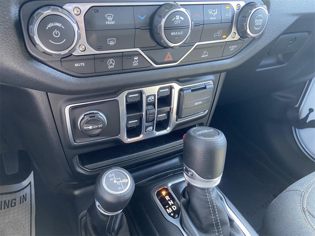 new 2025 Jeep Gladiator car, priced at $39,650