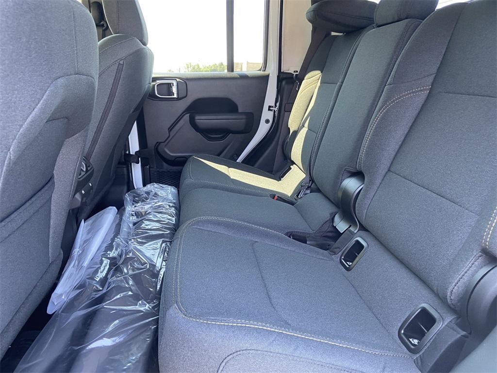 new 2025 Jeep Gladiator car, priced at $39,650