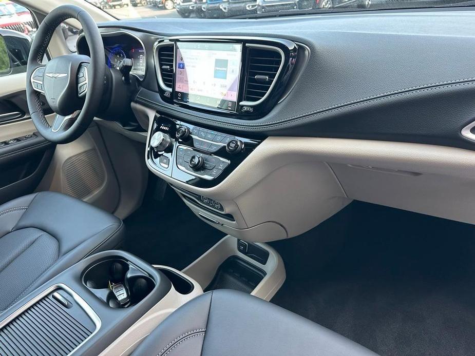 new 2024 Chrysler Pacifica car, priced at $38,395