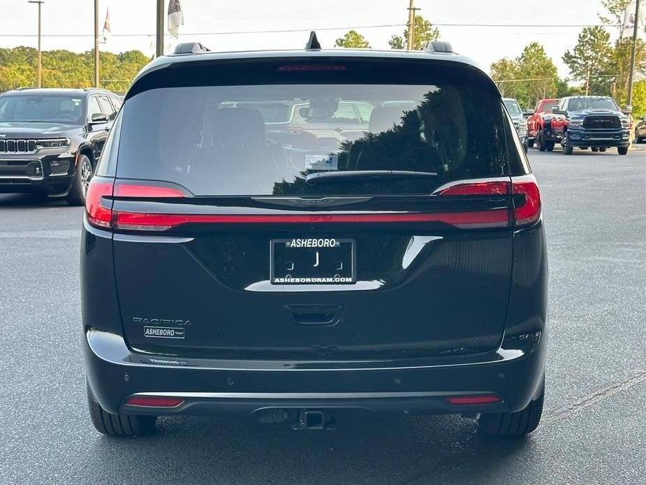 new 2024 Chrysler Pacifica car, priced at $38,395