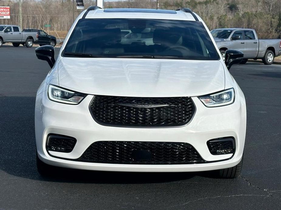 new 2024 Chrysler Pacifica car, priced at $41,595