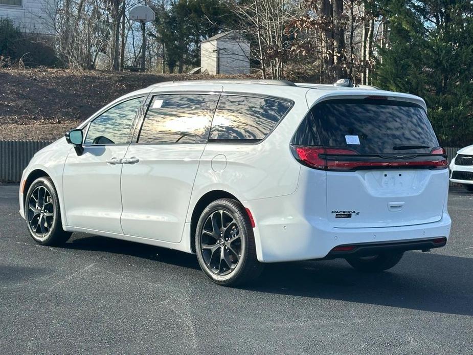 new 2024 Chrysler Pacifica car, priced at $41,595