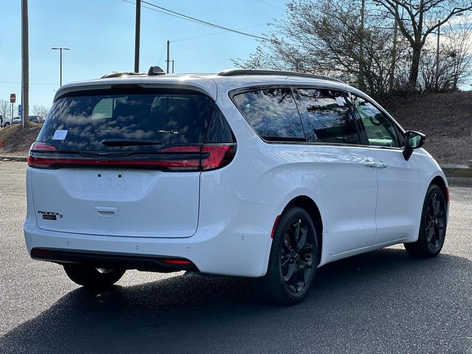 new 2024 Chrysler Pacifica car, priced at $41,595