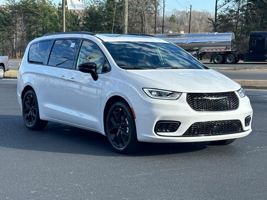 new 2024 Chrysler Pacifica car, priced at $41,595