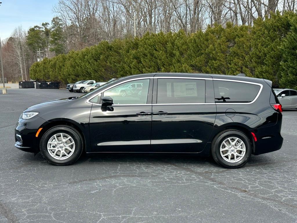 new 2025 Chrysler Pacifica car, priced at $38,435