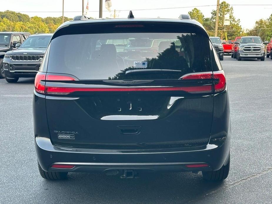 new 2024 Chrysler Pacifica car, priced at $35,895