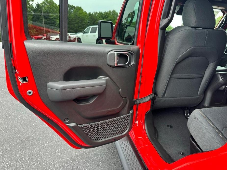 new 2024 Jeep Gladiator car, priced at $38,400