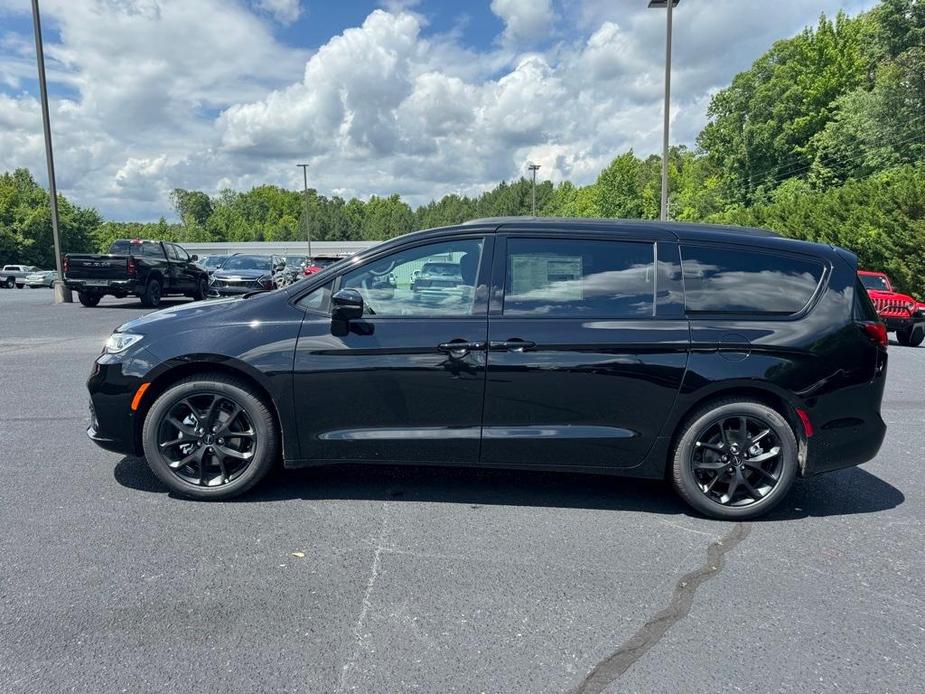 new 2024 Chrysler Pacifica car, priced at $40,095