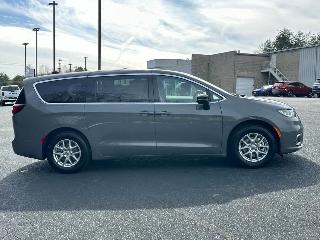 new 2025 Chrysler Pacifica car, priced at $38,490