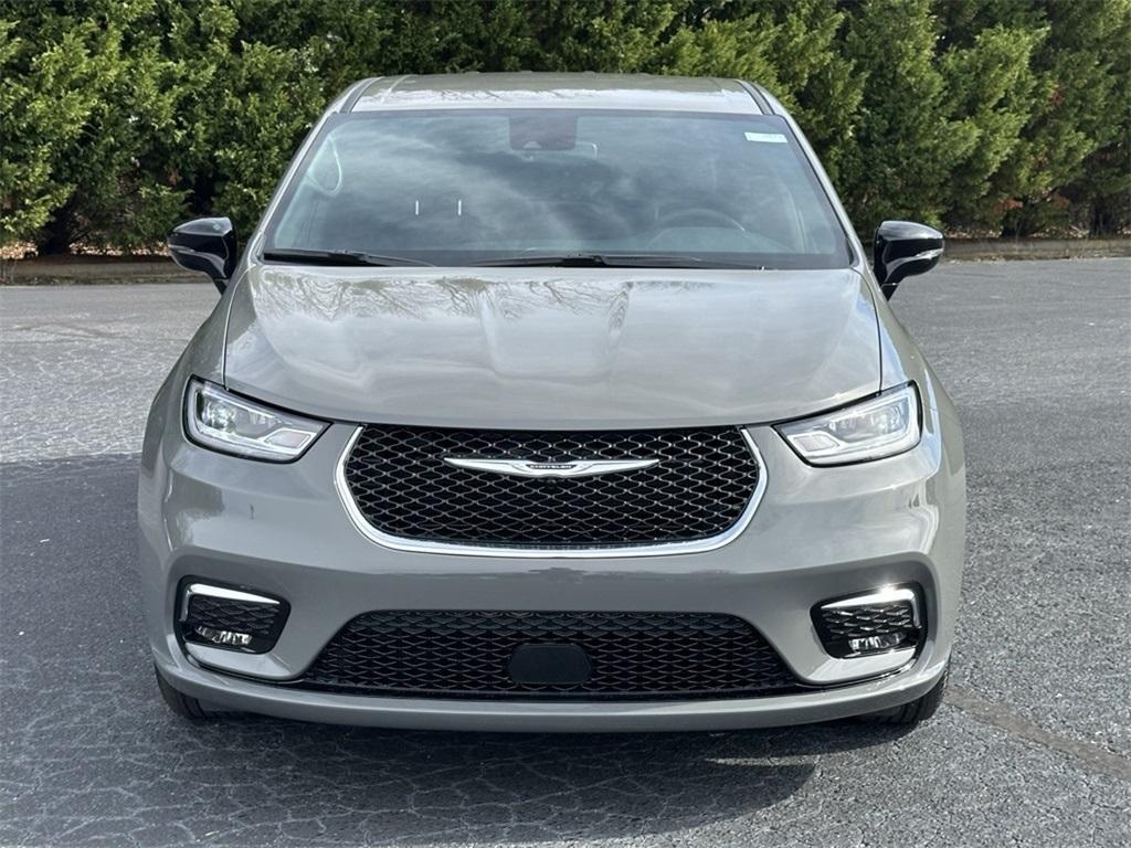 new 2025 Chrysler Pacifica car, priced at $39,990
