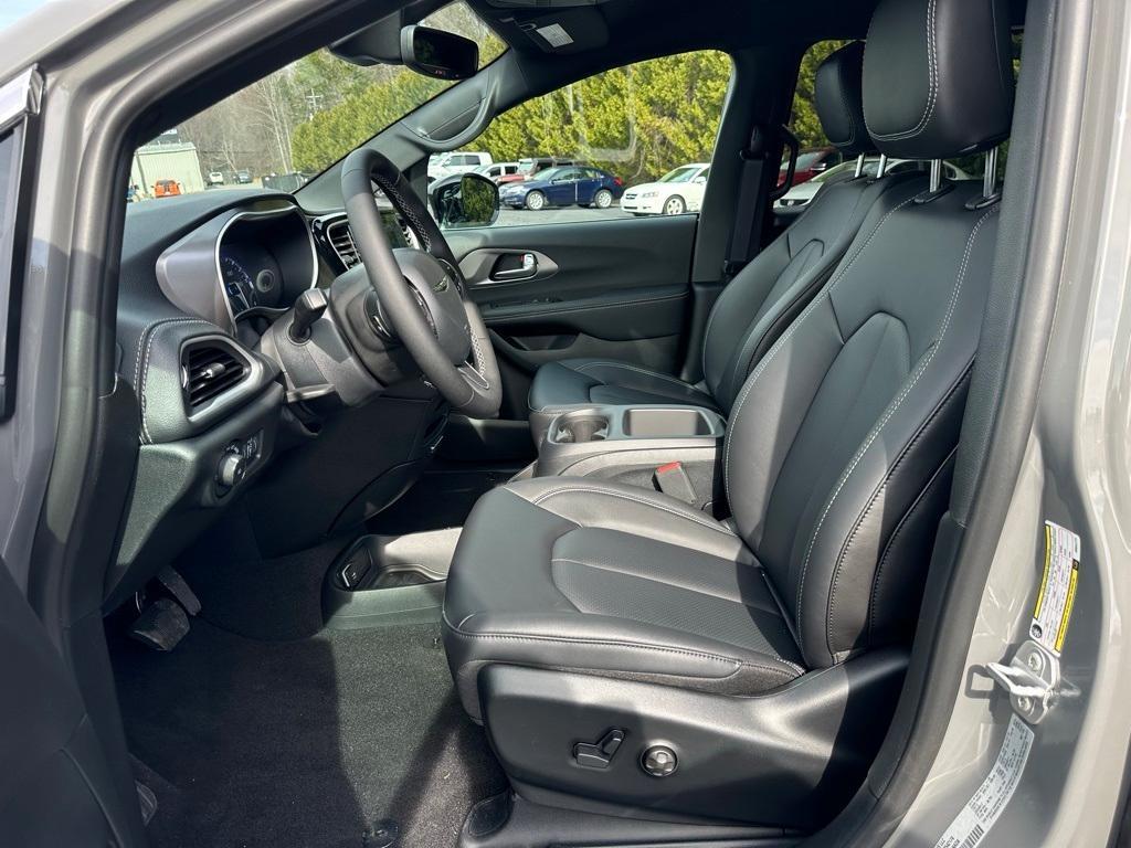 new 2025 Chrysler Pacifica car, priced at $38,490