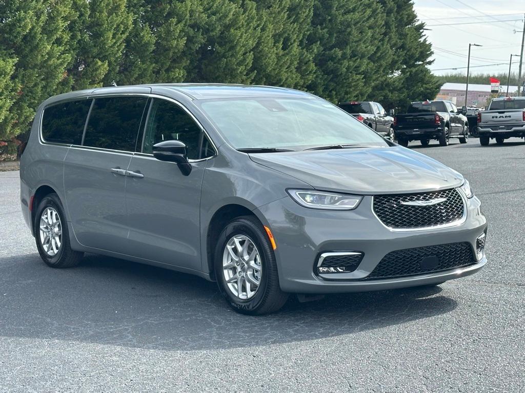 new 2025 Chrysler Pacifica car, priced at $38,490