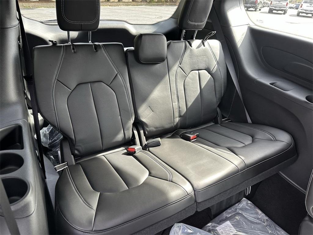 new 2025 Chrysler Pacifica car, priced at $39,990