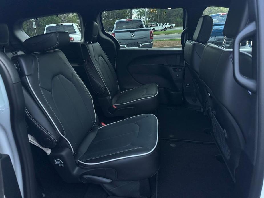 new 2024 Chrysler Pacifica car, priced at $44,895