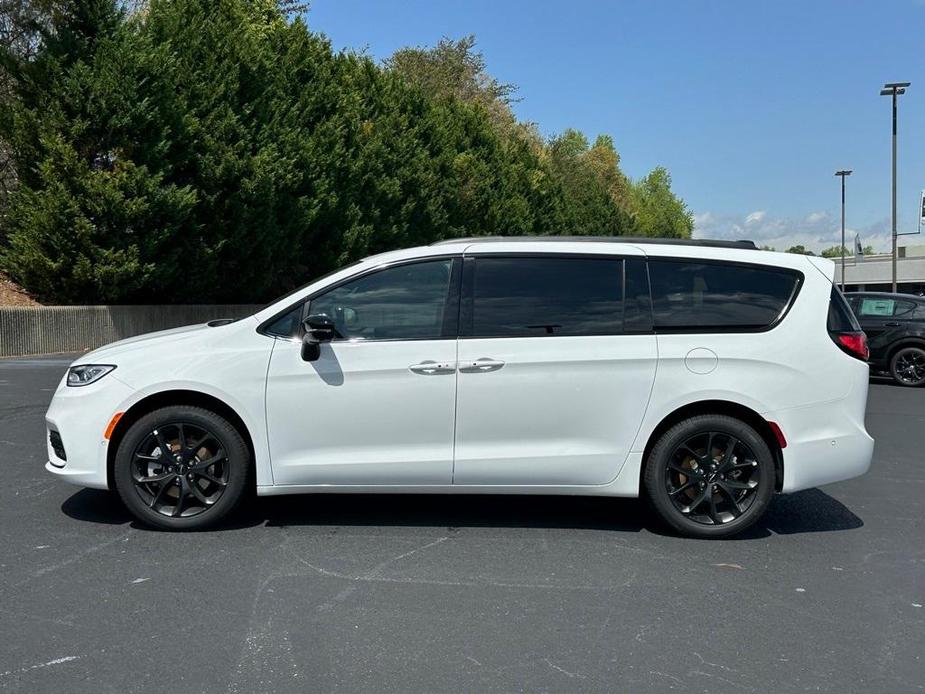 new 2024 Chrysler Pacifica car, priced at $44,895