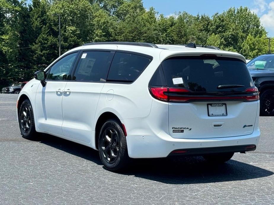 new 2024 Chrysler Pacifica Hybrid car, priced at $42,895