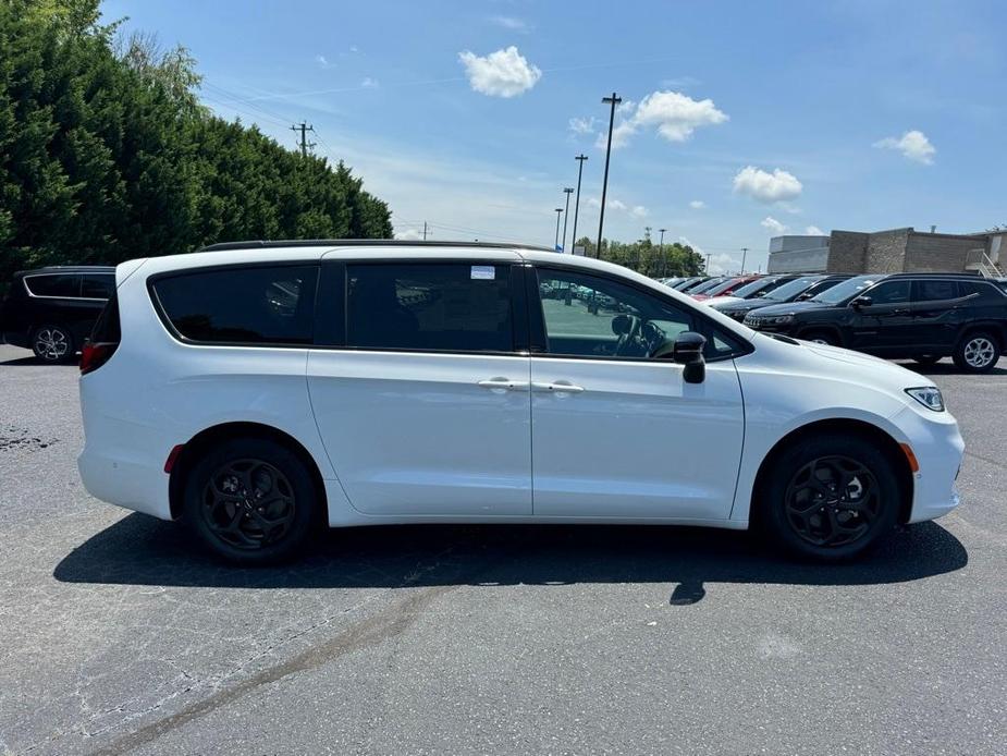 new 2024 Chrysler Pacifica Hybrid car, priced at $42,895