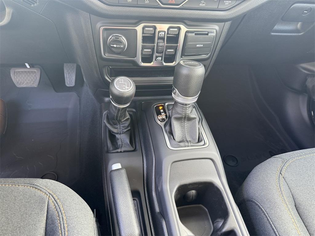 new 2025 Jeep Gladiator car, priced at $40,245