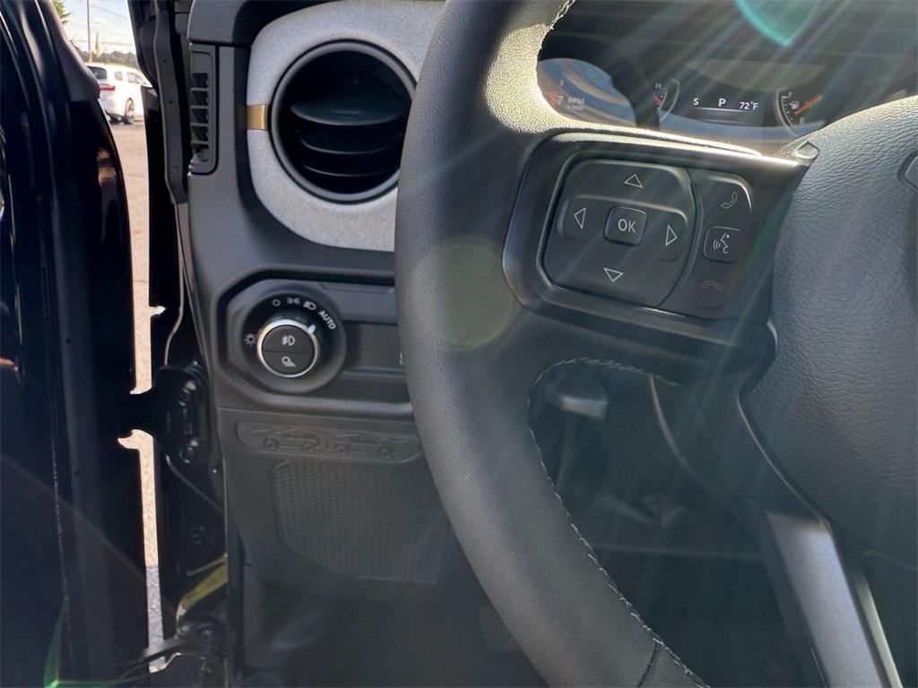 new 2025 Jeep Gladiator car, priced at $40,245