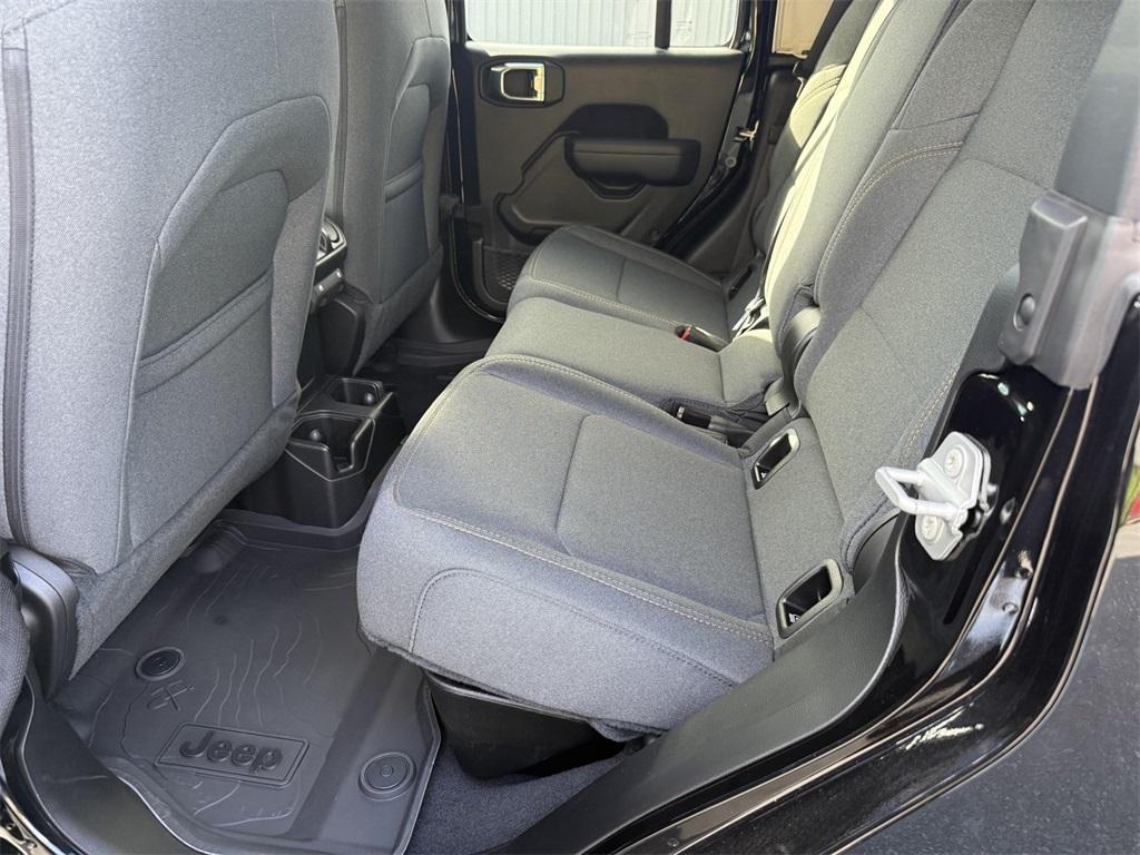 new 2025 Jeep Gladiator car, priced at $40,245