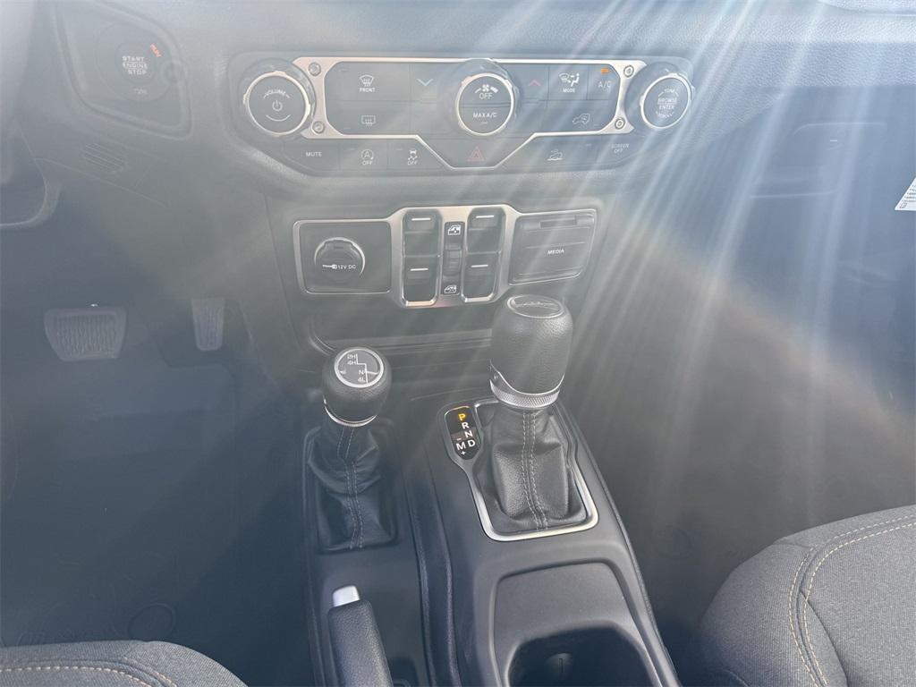 new 2025 Jeep Gladiator car, priced at $40,245