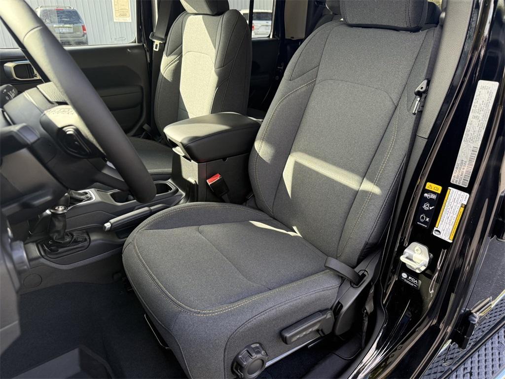 new 2025 Jeep Gladiator car, priced at $40,245