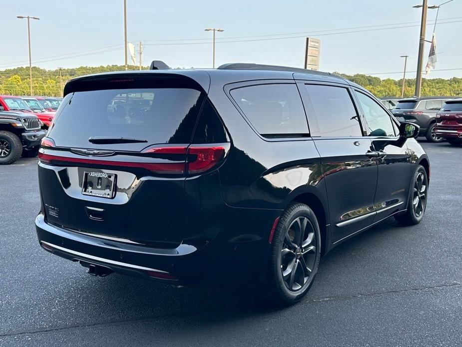 new 2024 Chrysler Pacifica car, priced at $38,395