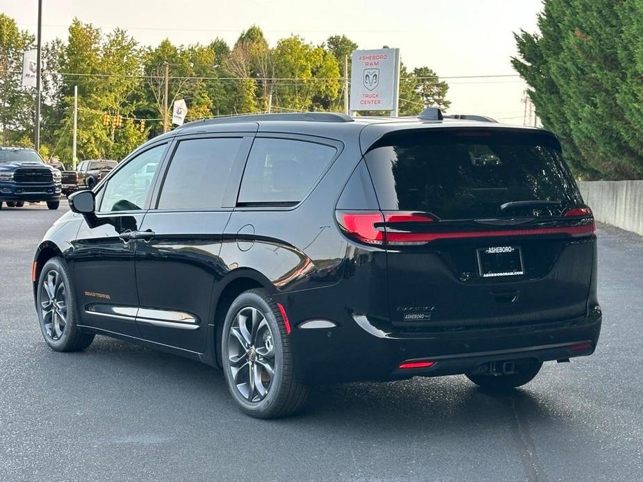 new 2024 Chrysler Pacifica car, priced at $38,395