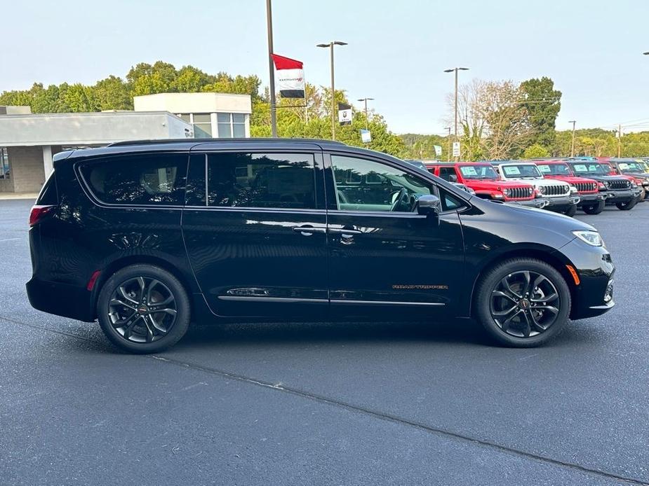 new 2024 Chrysler Pacifica car, priced at $38,395