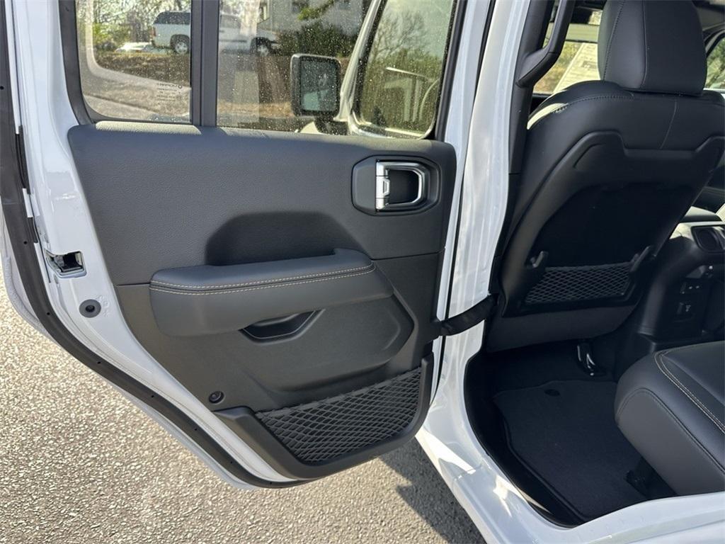 new 2025 Jeep Wrangler car, priced at $53,106