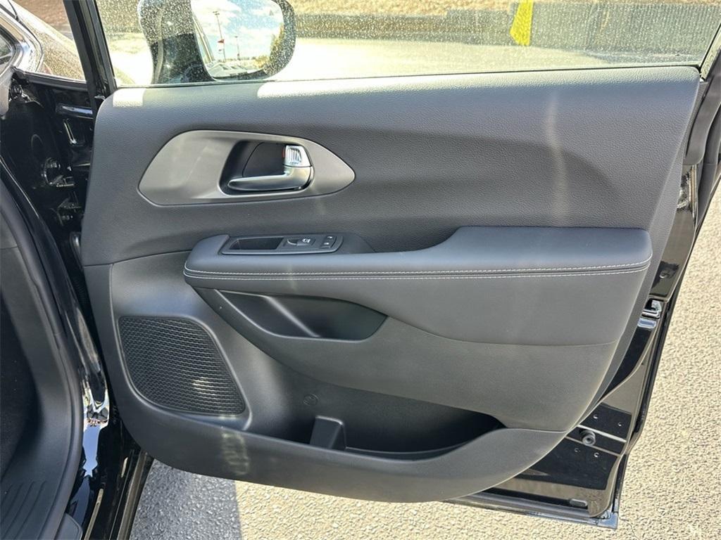 new 2025 Chrysler Pacifica car, priced at $42,995