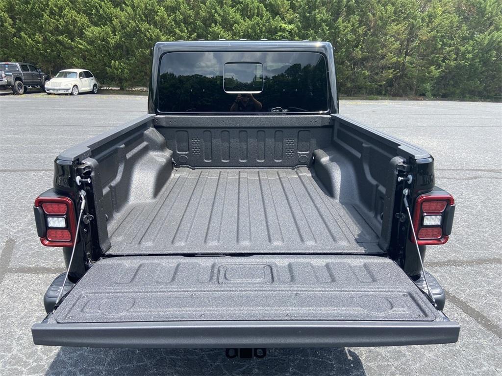 new 2025 Jeep Gladiator car, priced at $50,300