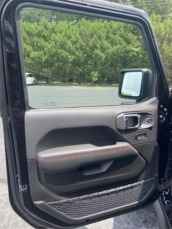 new 2025 Jeep Gladiator car, priced at $50,300