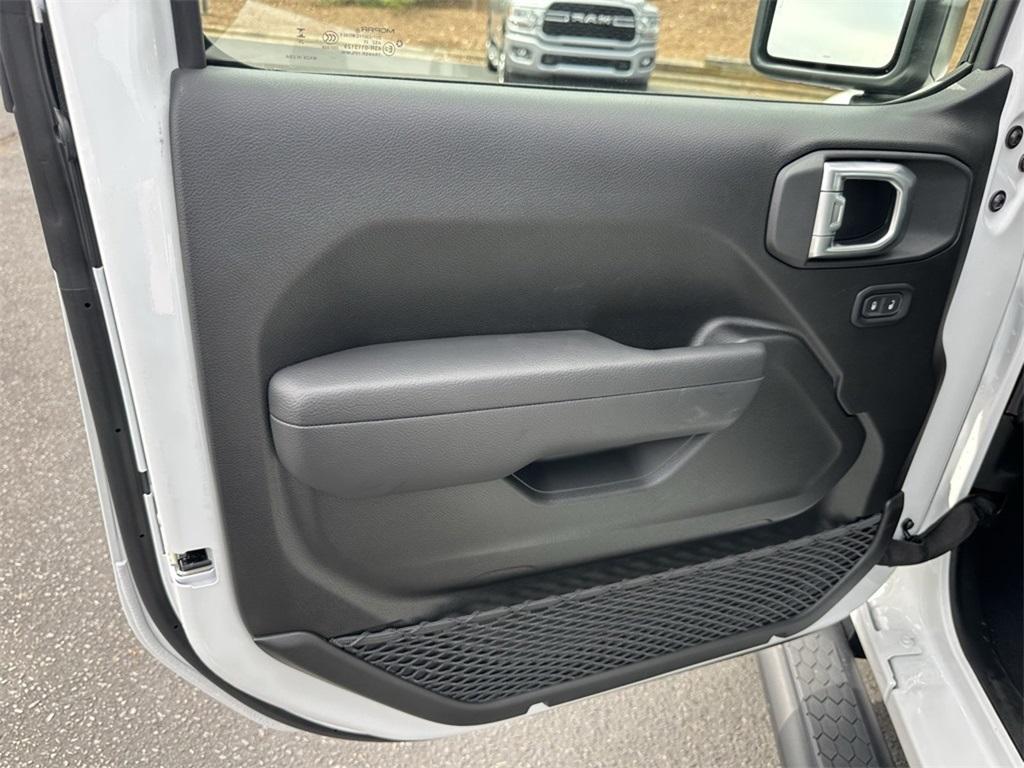 new 2025 Jeep Wrangler car, priced at $35,107