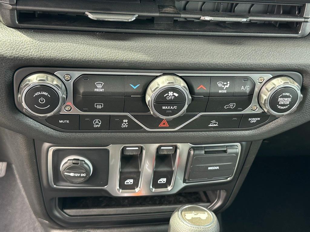 new 2025 Jeep Wrangler car, priced at $34,199
