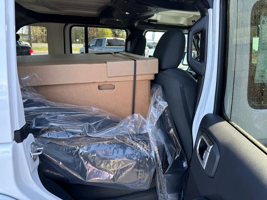 new 2025 Jeep Wrangler car, priced at $48,399
