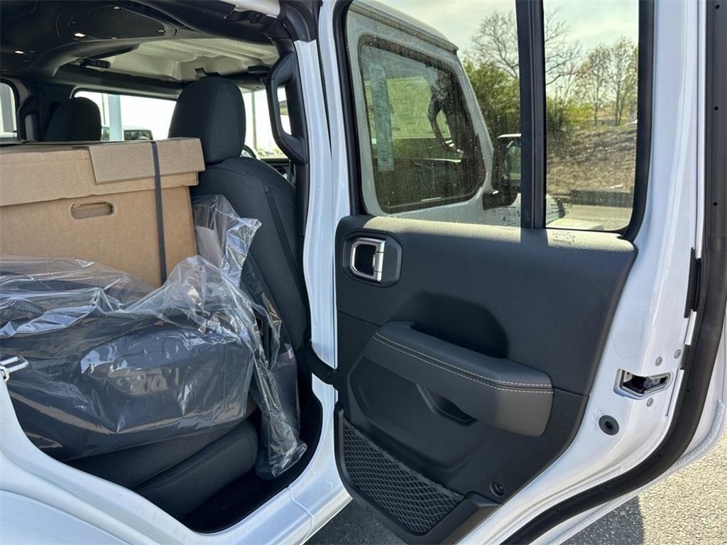new 2025 Jeep Wrangler car, priced at $47,006