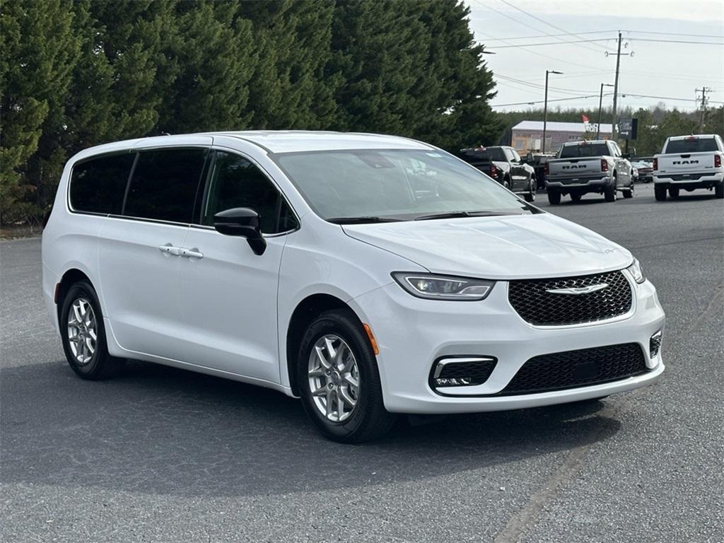 new 2025 Chrysler Pacifica car, priced at $41,995