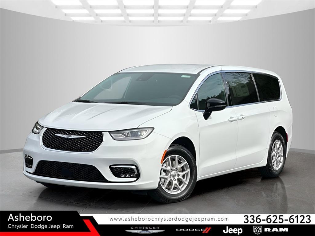new 2025 Chrysler Pacifica car, priced at $39,302