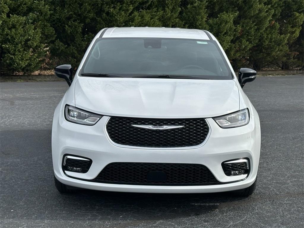 new 2025 Chrysler Pacifica car, priced at $41,995
