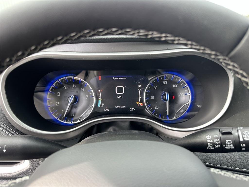 new 2025 Chrysler Pacifica car, priced at $41,995