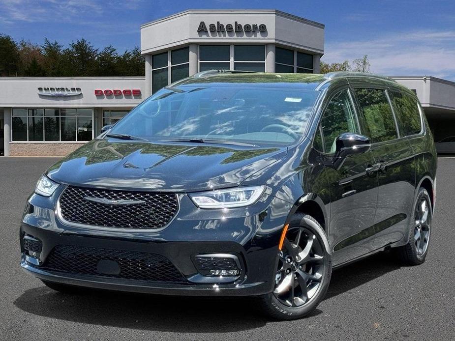 new 2024 Chrysler Pacifica car, priced at $40,095