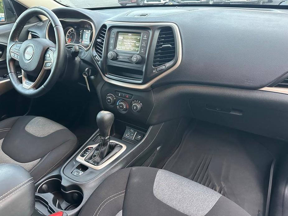 used 2018 Jeep Cherokee car, priced at $13,395