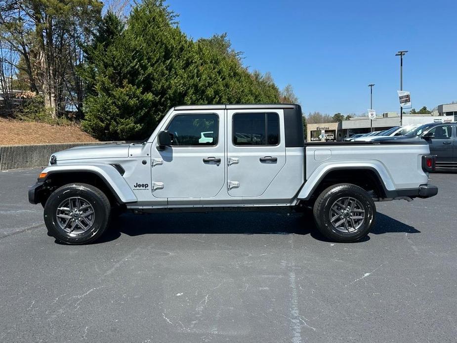 new 2024 Jeep Gladiator car, priced at $39,683