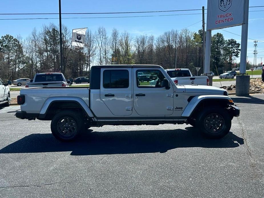 new 2024 Jeep Gladiator car, priced at $39,683