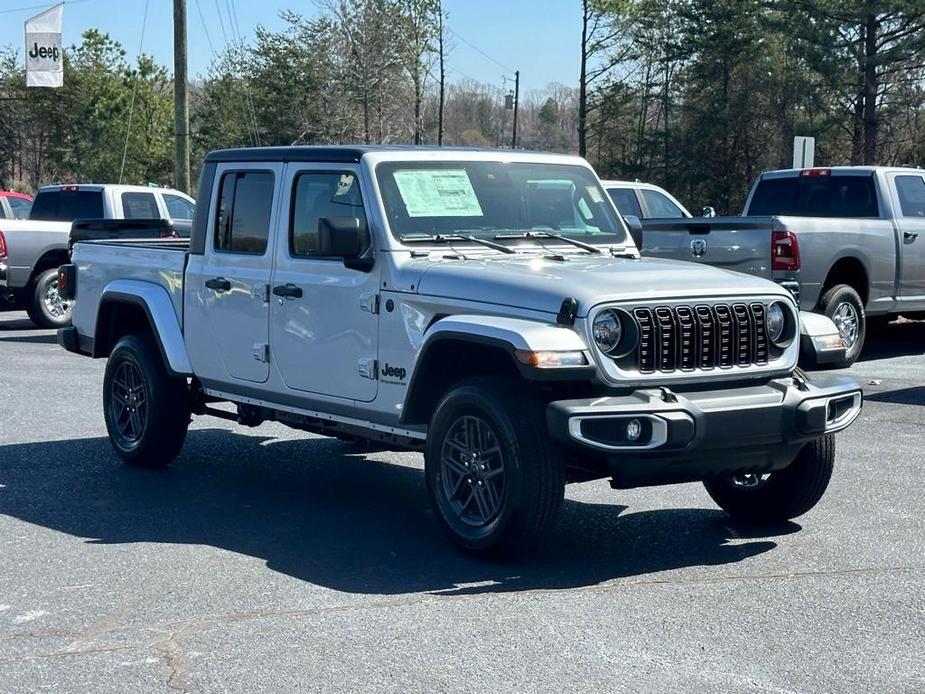 new 2024 Jeep Gladiator car, priced at $39,683