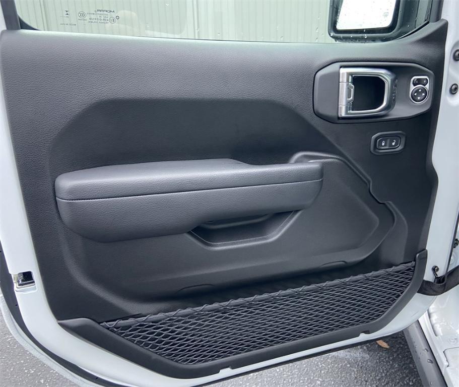 new 2025 Jeep Wrangler car, priced at $59,995